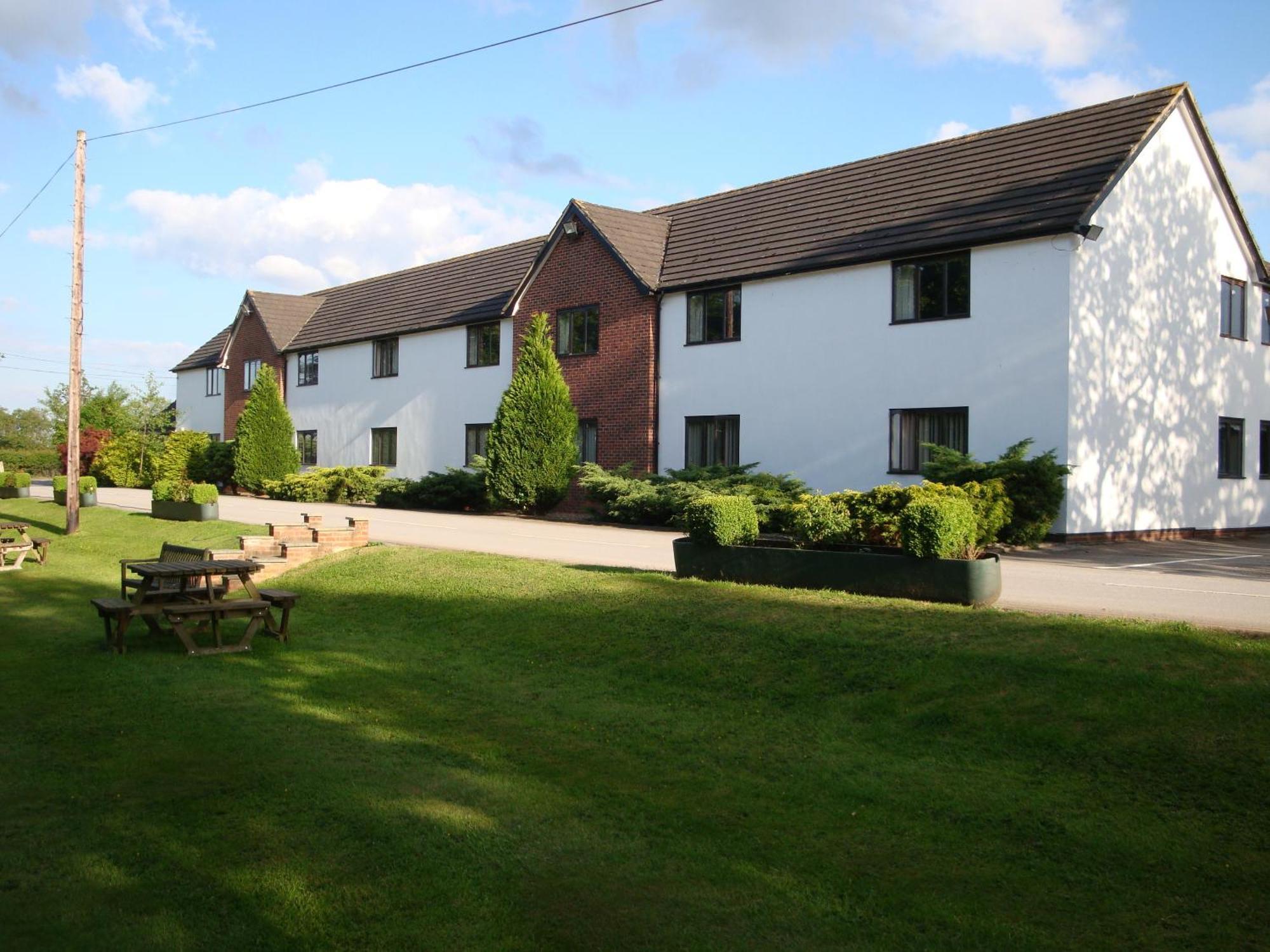 The Boars Head Hotel Sudbury  ภายนอก รูปภาพ